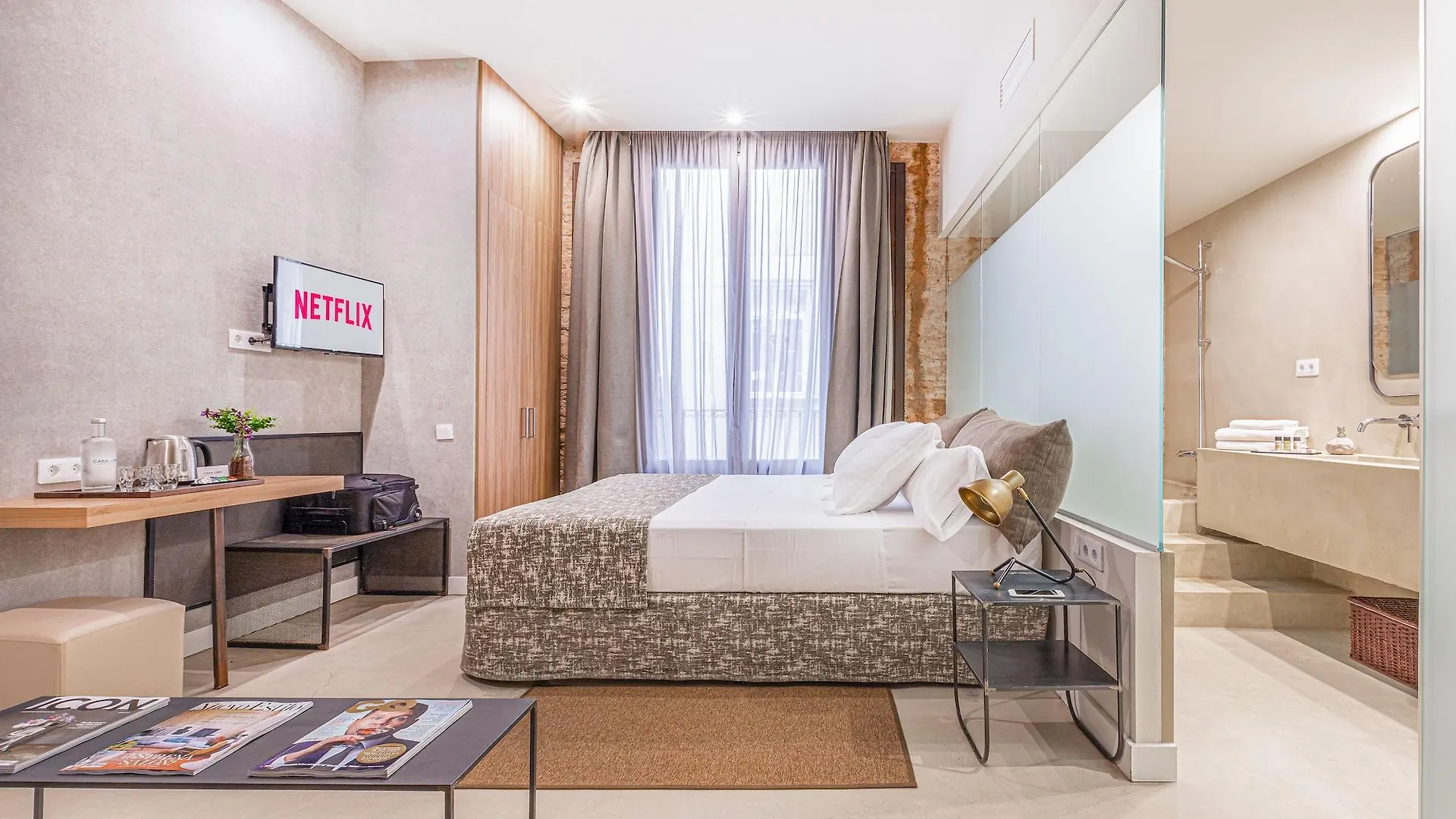 Casa Lirio Hotel Barcelona 2*,