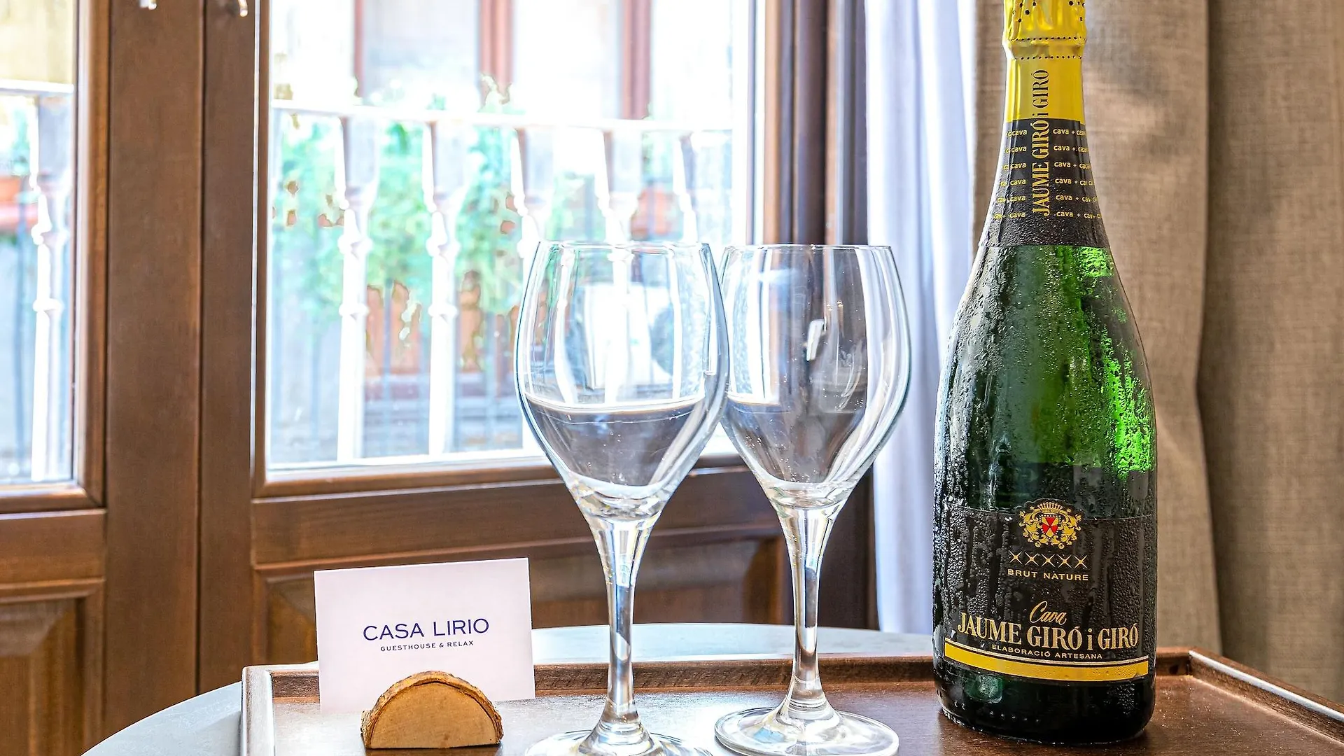 Casa Lirio Hotel Barcelona 2*,