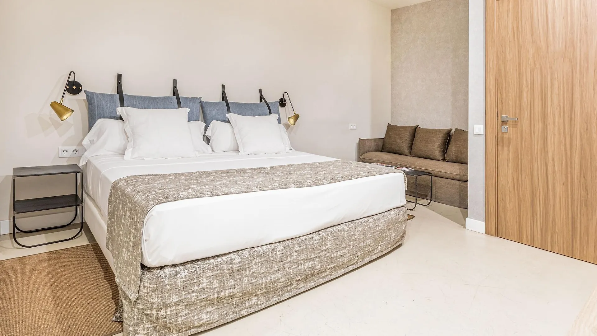 Casa Lirio Hotel Barcelona