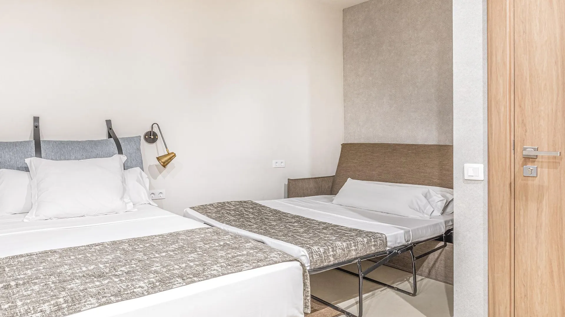 Casa Lirio Hotel Barcelona