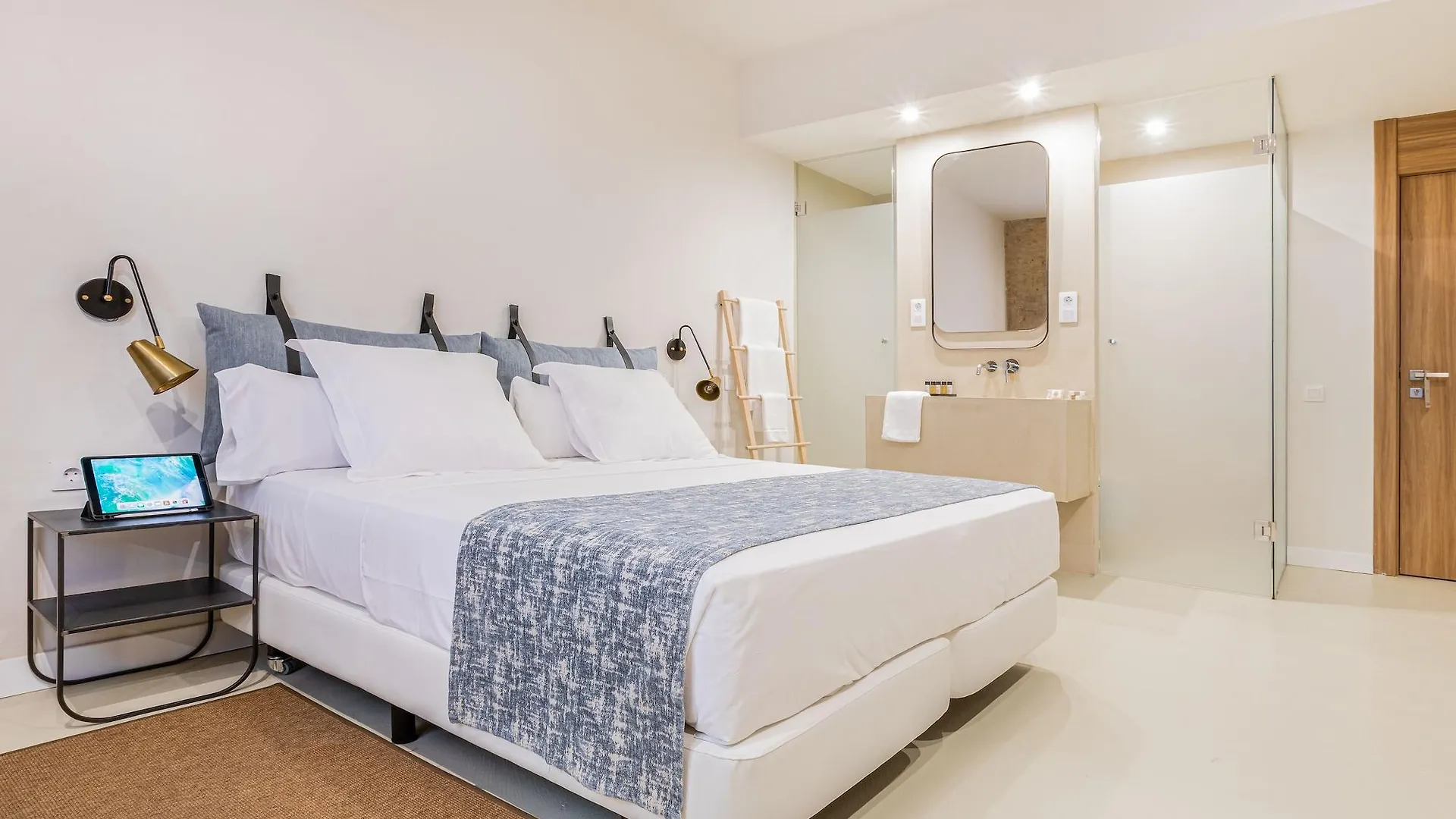 Casa Lirio Hotel Barcelona