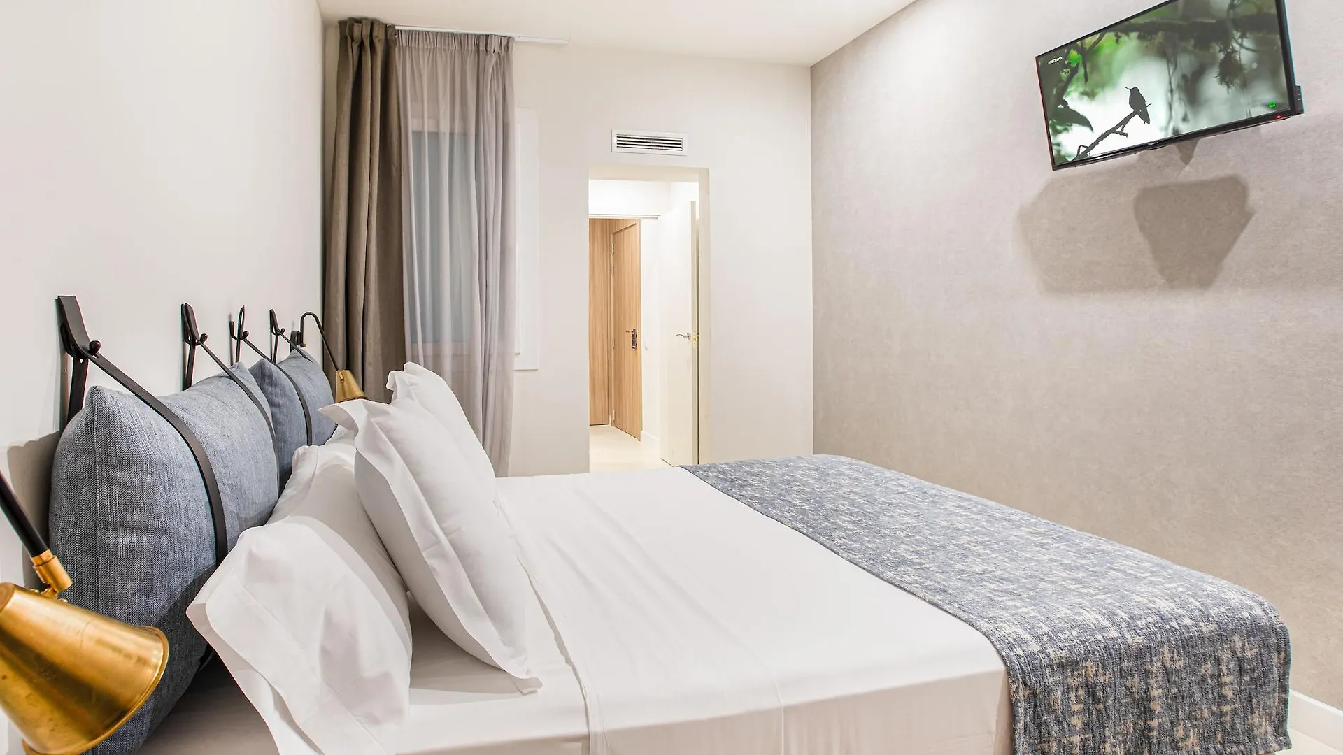 Casa Lirio Hotel Barcelona