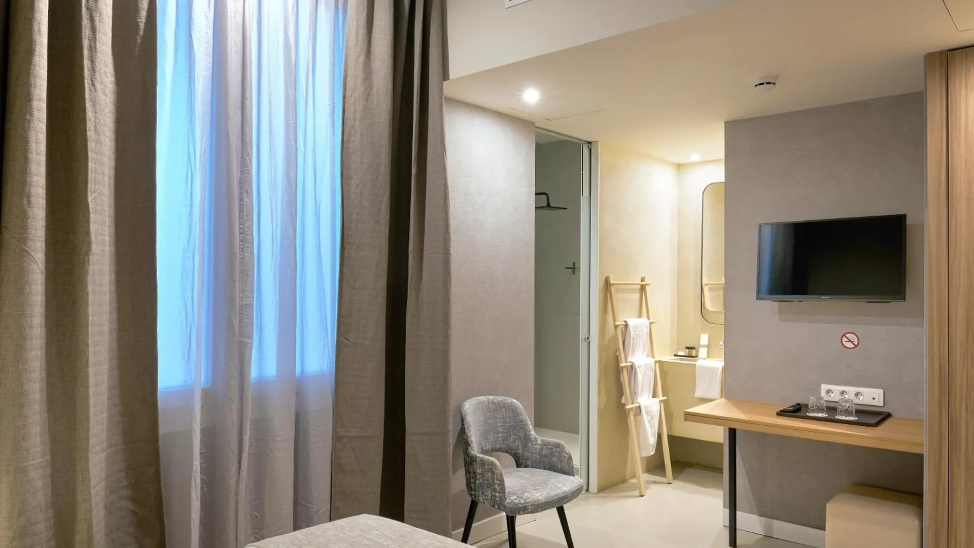 Casa Lirio Hotel Barcelona