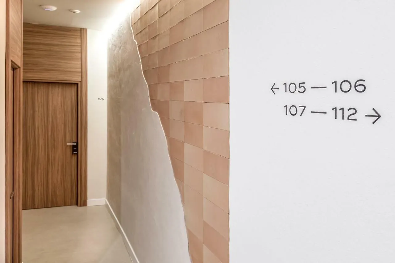 Casa Lirio Hotel Barcelona 2*,